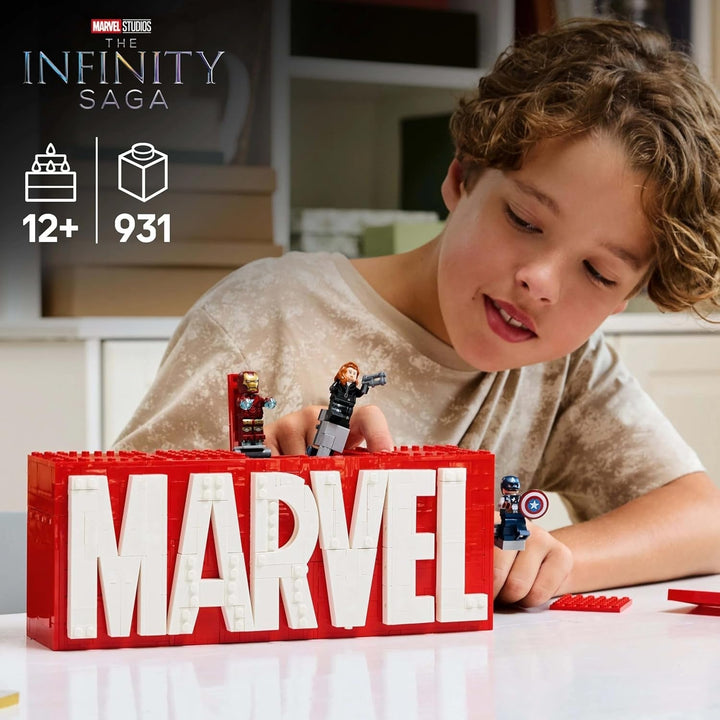 LEGO Marvel: Logo-ul și minifigurinele Marvel - Set de colecție cu Hulk, Thor, Iron Man, Black Widow și Captain America - Set de construcție cu figurine Avengers - Cadou pentru băieți și fete de la 12 ani 76313 Seturi de constructie Besuche den LEGO-Store