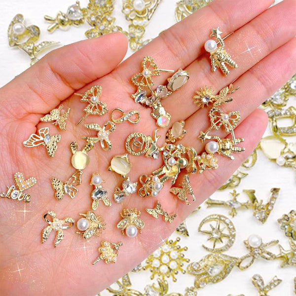 50 Stück Gold Nail Charms, 3D Glänzend Nail Art Charms, Glitzersteine Nägel Perle Legierung Nagel, Schmetterling Strasssteine Nägel Charms, DIY Nail Art Zubehör, Für Mädchen Frauen