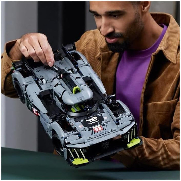 LEGO 42156 Technic Peugeot 9X8 24H Le Mans Hybrid Hypercar, mașină de curse legendară, kit model pentru adulți, scara 1:10, mașină de motorsport de colecție pentru jucători avansați Seturi de constructie Besuche den LEGO-Store