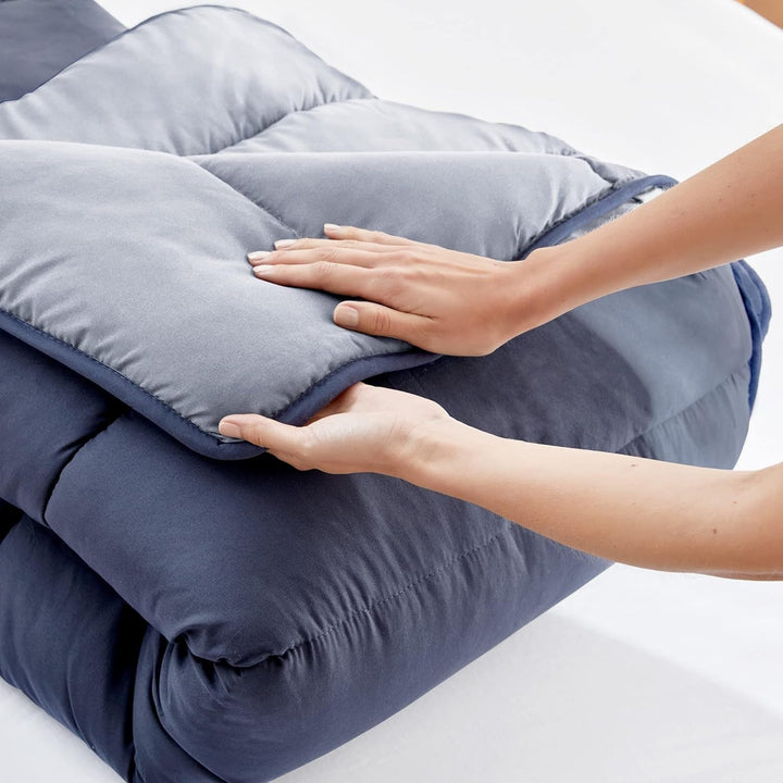 Pikolin Home - Plapumă reversibilă 300 G - Umplutură nordică bicoloră - Pentru pat 90 - confortabilă, caldă, respirabilă, albastru marin, 135 X 200 cm Plapumi si pilote Naty Shop