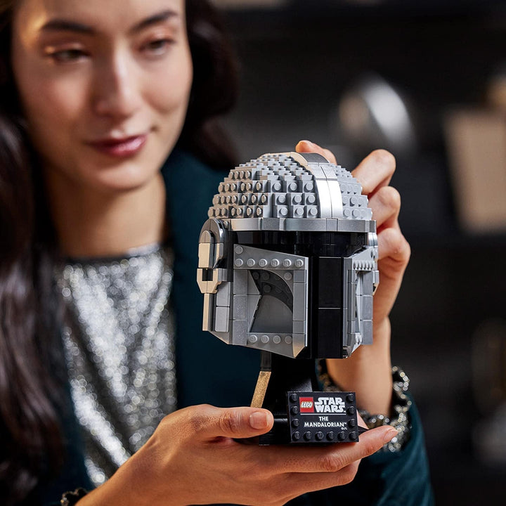 Model LEGO Star Wars Mandalorian Helmet, decorațiune de colecție pentru cameră și un cadou minunat pentru adulți, kit, bărbați, femei, mamă, tată, idee de cadou de colecție 75328 Seturi de constructie Besuche den LEGO-Store