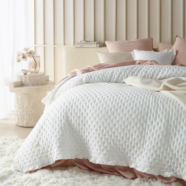 Molly Cuvertură de pat elegantă în alb 220 X 240 Cm Cuvertură de pat versatilă ca cuvertură de pat sau canapea arunca Pătură de aruncare pentru pat și canapea Stil de cuvertură Ideal ca cuvertură de pat Paturi si Cuverturi Besuche den ROOM99-Store