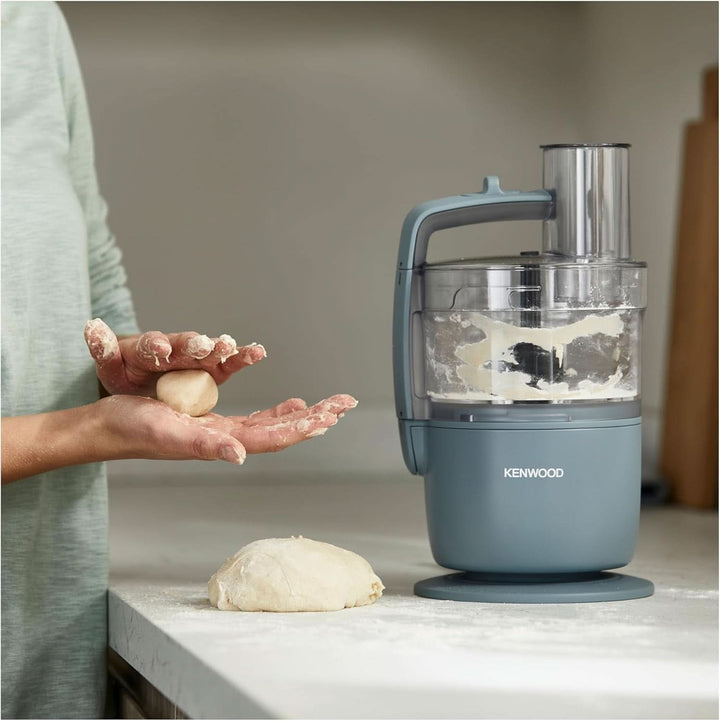 Kenwood Multipro Go FDP22.000GY, Robot Da Cucina Che Trita, Affetta, Grattugia, Riduce in Purea E Impasta, Ciotola Da 1.3L, Lame per Impastare, Disco Da 4 Mm, 650W, Storm Blu Mama si Copilul Naty Shop