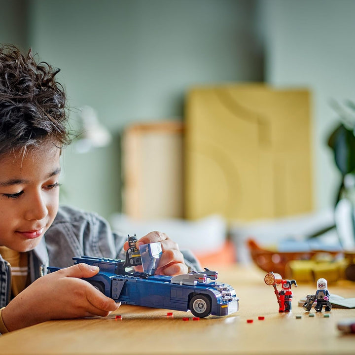 LEGO DC Batman: Batman în Batmobil vs. Harley Quinn și Mr Freeze, mașină de jucărie din seria animată pentru copii, cadou pentru băieți și fete de la 8 ani 76274 Seturi de constructie Besuche den LEGO-Store