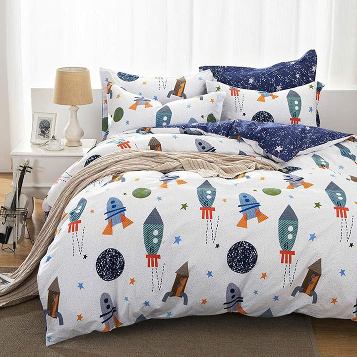 Lenjerie de pat pentru copii, rachete si planete, design reversibil, bumbac Lenjerie de pat - copii Naty Shop 155X220Cm + 50X75Cm