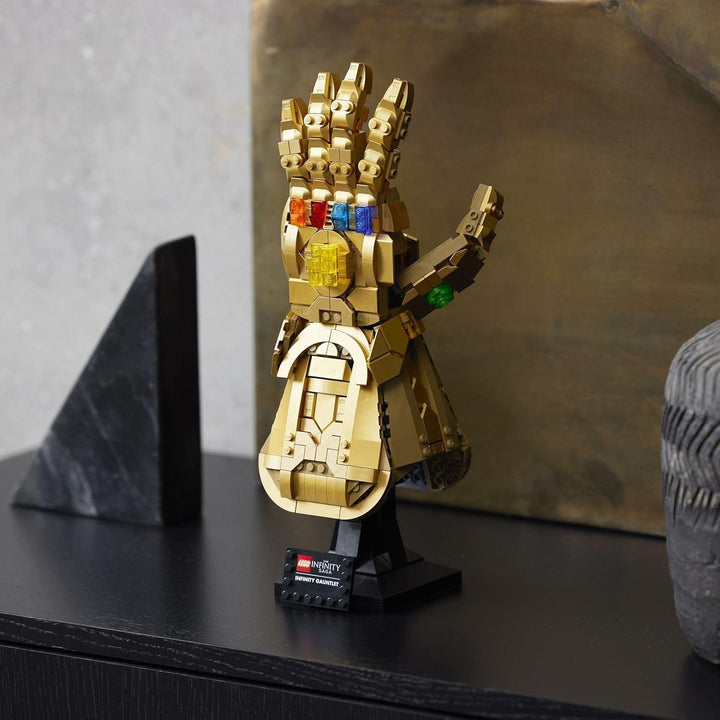 LEGO 76191 Marvel Super Heroes Infinity Glove, Set Avengers pentru adulți cu modelul mănușii lui Thanos de construit, articol pentru fani, cadou pentru bărbați, femei, ea și el Seturi de constructie Besuche den LEGO-Store