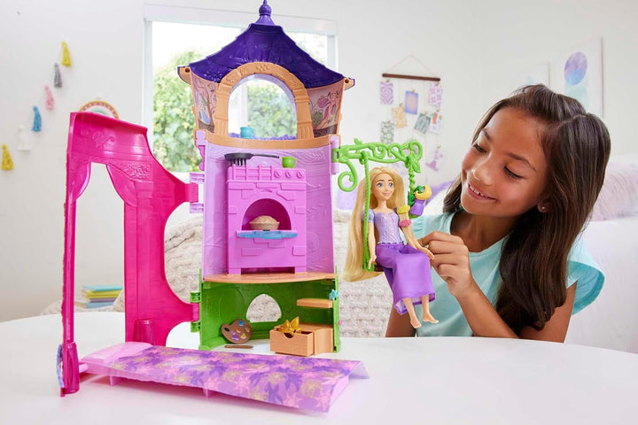 Disney Princess HMV99 - Păpușă Rapunzel mobilă și turn de joacă cu distracție pe tot parcursul, 6 zone de joacă și 15 accesorii, inspirat de filmul Disney, jucării pentru păpuși de la 3 ani Papusi Naty Shop