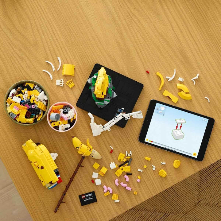 LEGO Fortnite bone shali - Inclusiv aruncător de vopsea și târnăcop pentru bătut boluri - Obiect de colecție pentru fanii jocurilor video - Set de construcție pentru adulți ca decor pentru casă sau birou - 77072 Seturi de constructie Besuche den LEGO-Store