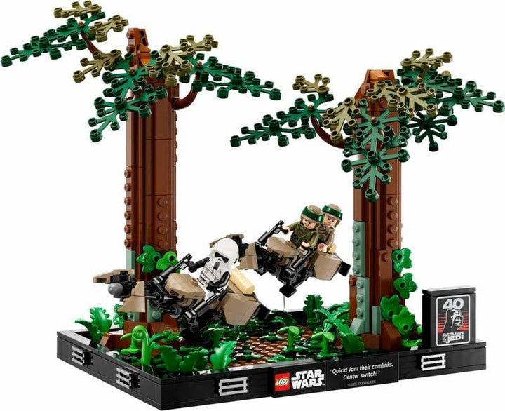 LEGO 75353 Star Wars Pursuit on Endor - Set Diorama, Întoarcerea Cavalerilor Jedi cu Luke Skywalker, Prințesa Leia & Scout Trooper și Speeder Bikes, 40th Anniversary Seturi de constructie Besuche den LEGO-Store