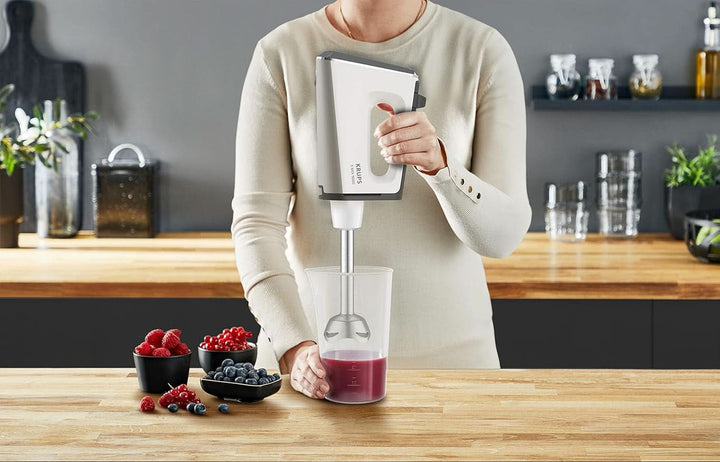 Krups GN9121 3 Mix 9000 Handmixer | 750 Watt | Geschwindigkeitsregler | Turbomodus | Auswurffunktion | Ergonomischer Griff | Inkl. Schneebesen, Knethaken, Pürierstab-Aufsatz, Messbecher | Weiß/Silber Naty Shop