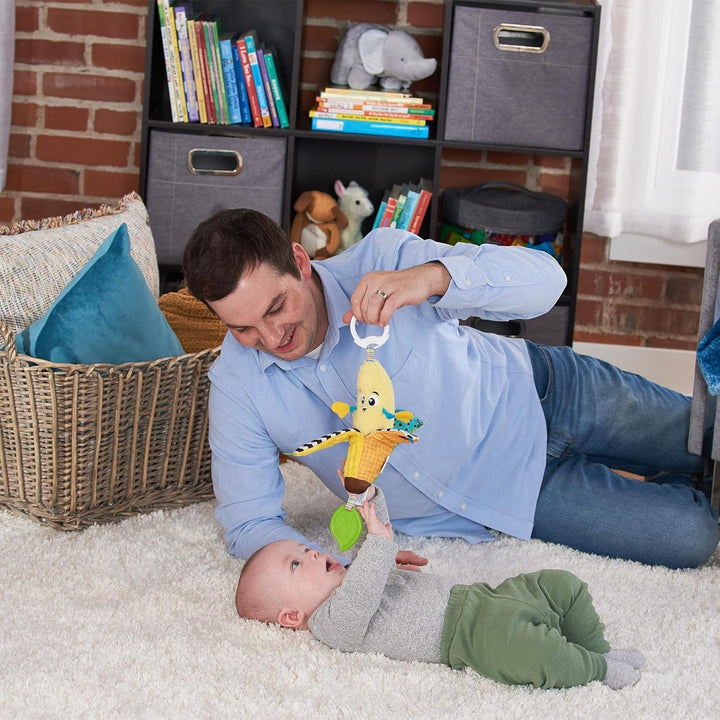 LAMAZE Bea the Banana, Clip pe cărucior și cărucior Jucărie pentru nou-născut, jucărie senzorială pentru bebeluși cu culori și sunete, jucărie de dezvoltare pentru băieți și fete cu vârsta cuprinsă între 0 și 24 de luni, galben Jucarii Bebe Naty Shop