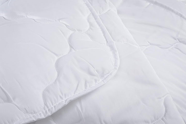 V.I.P. Very Important Pillow Plapumă de puf pentru iarnă, aprobată clasa 1, 100% poliester, silicon, cartonată, 155 X 205 cm, mărimea 300, alb Plapumi si pilote Naty Shop